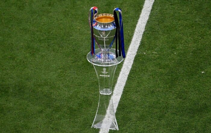 Le troph&eacute;e de la Ligue des Champions.