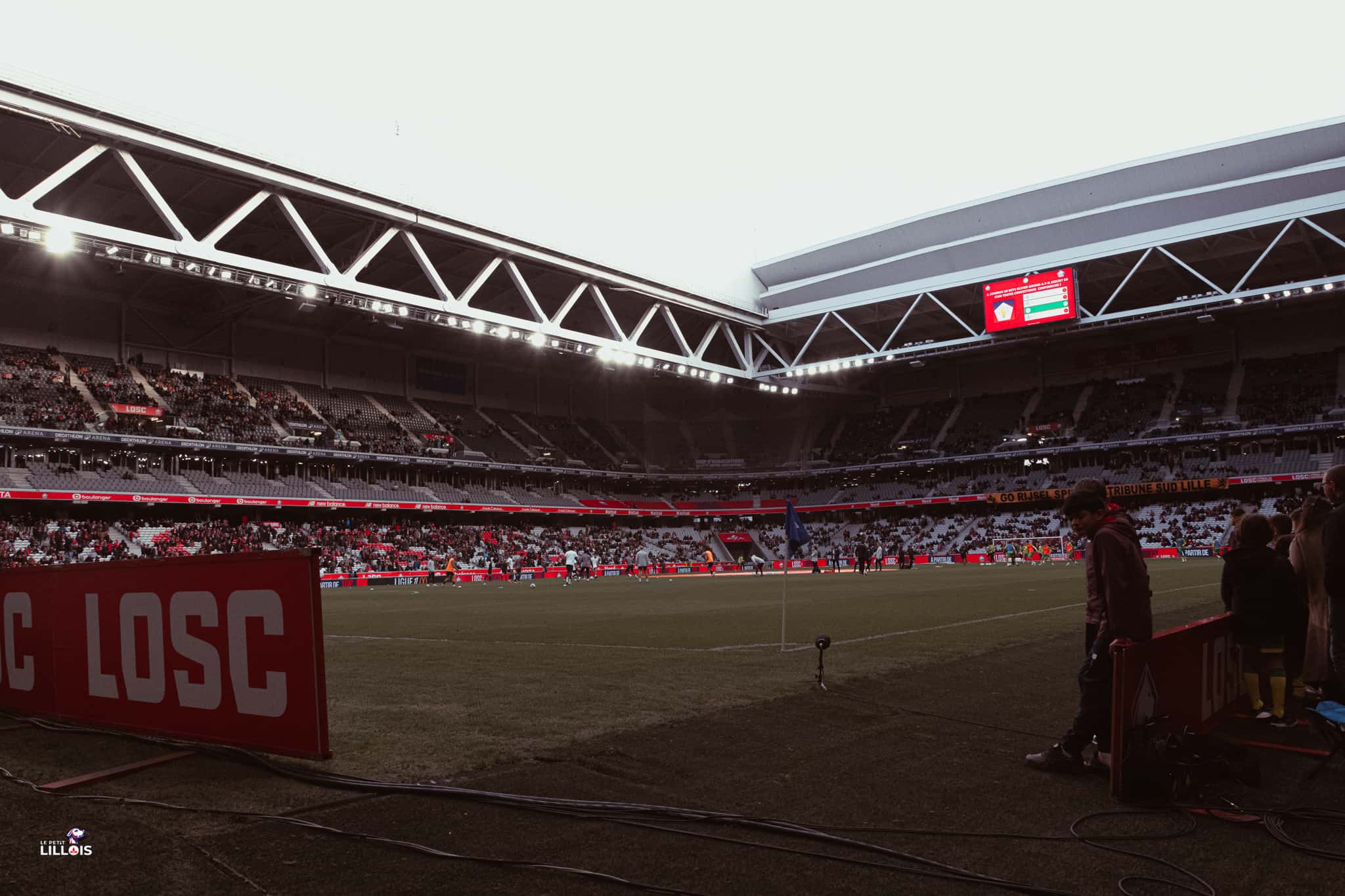 Decathlon Arena – Stade Pierre Mauroy La Decathlon Arena - Stade Pierre-Mauroy, enceinte du LOSC.