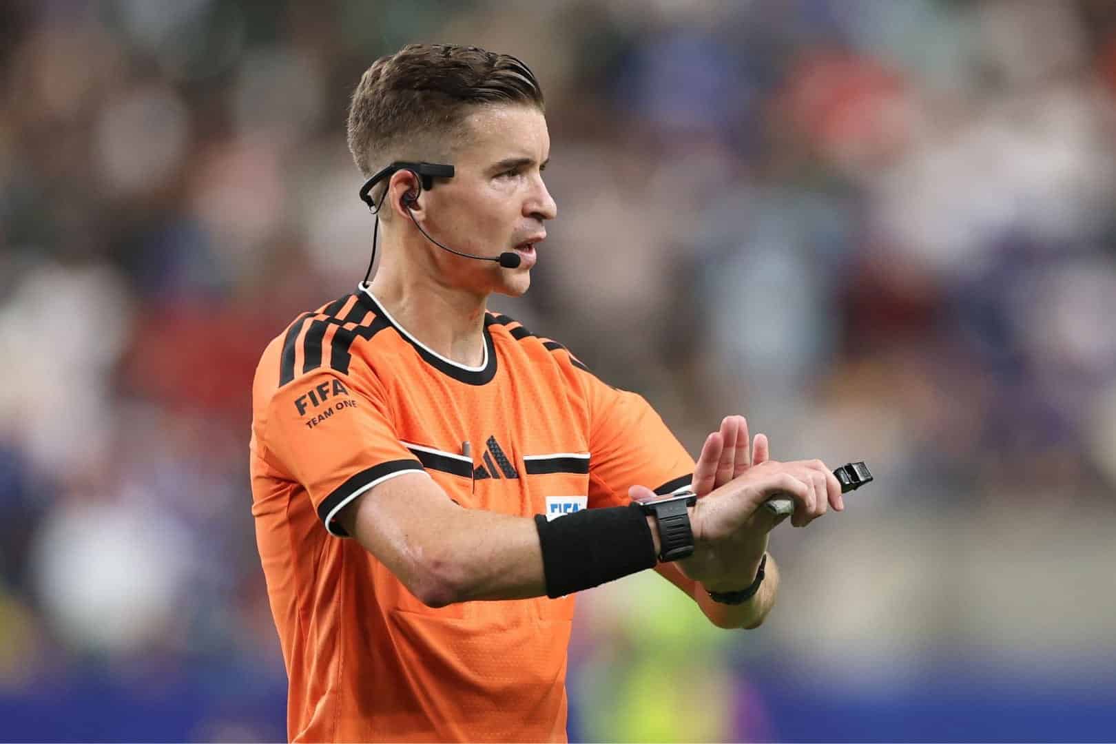 Fran&ccedil;ois Letexier, arbitre en Ligue 1.