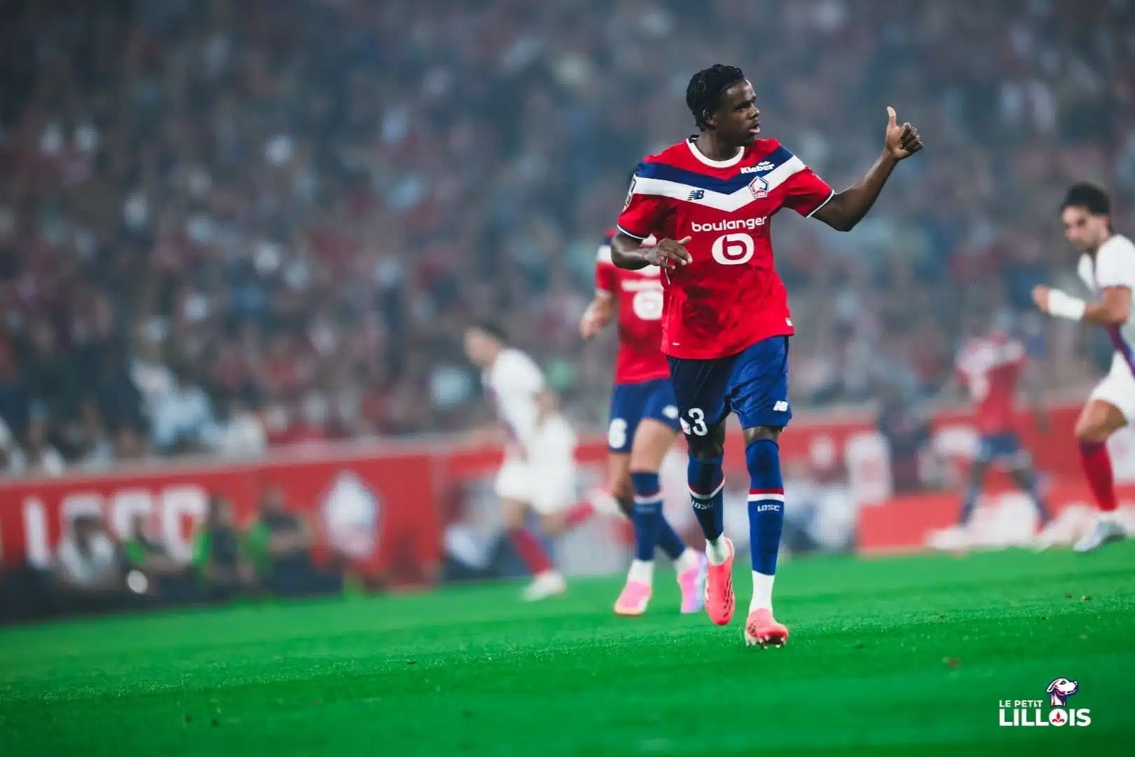 Nathan Ngoy Nathan Ngoy, défenseur central du LOSC.