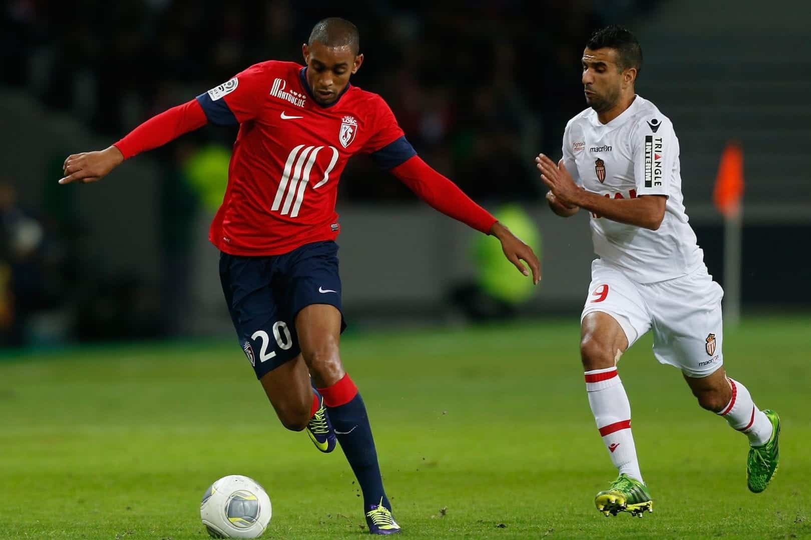 Ronny Rodelin Ronny Rodelin, ancien joueur du LOSC, signe à Neuville-en-Ferrain.