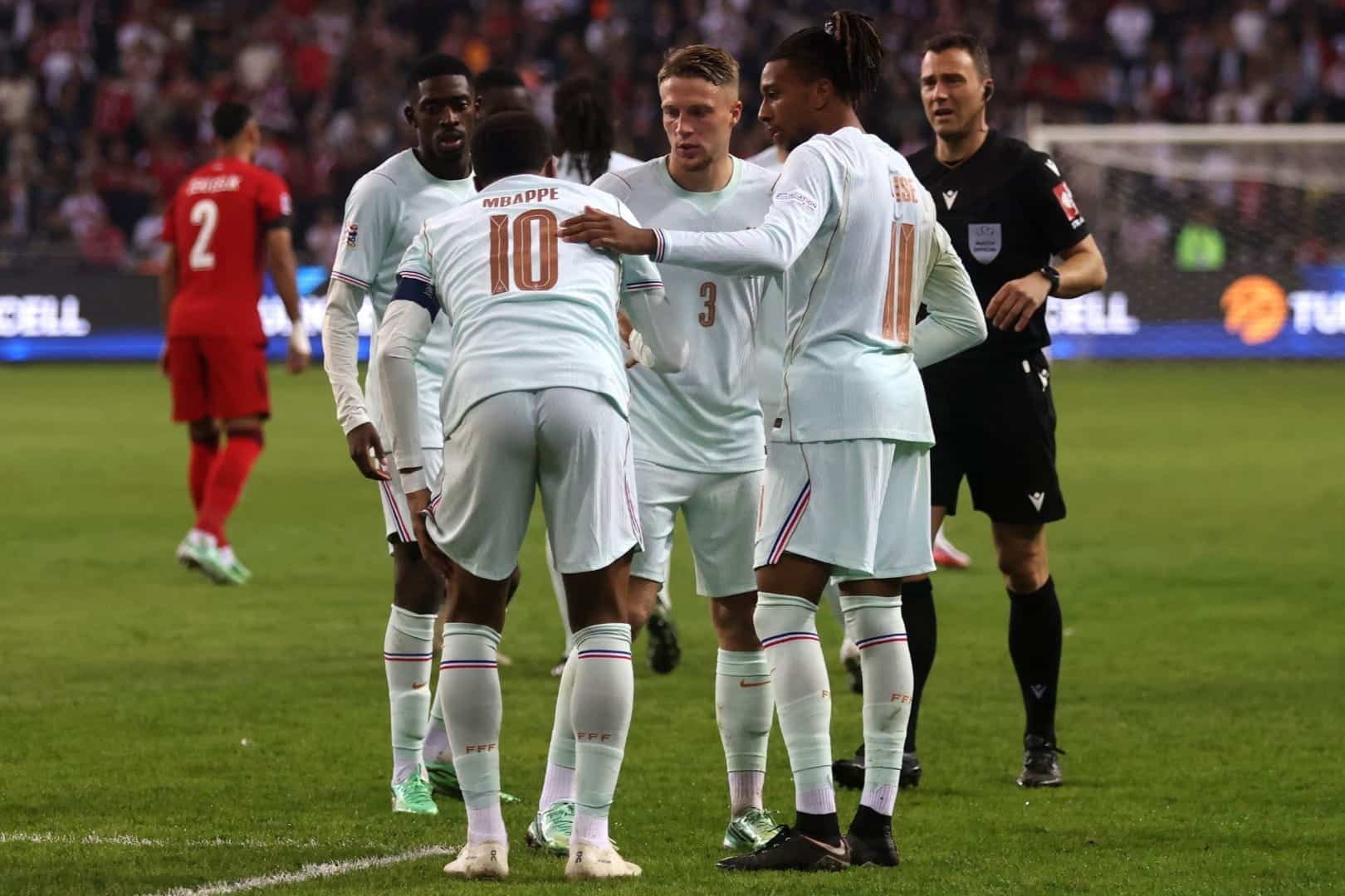 Kylian Mbappé Kylian Mbappé, attaquant du Real Madrid et international français.