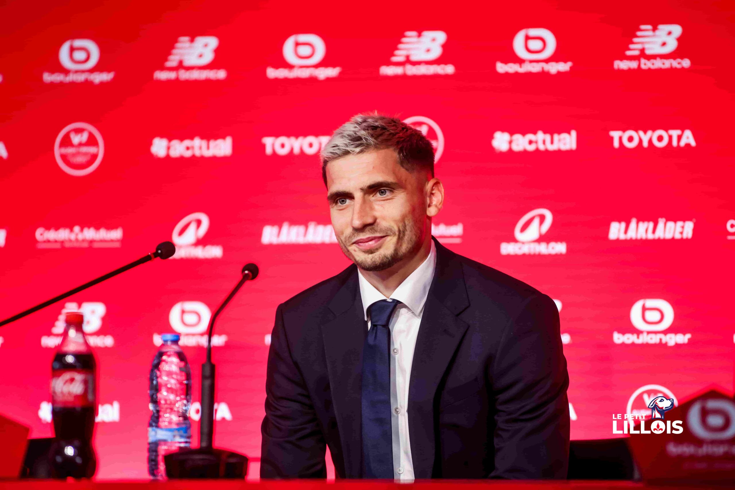 Romain Perraud, lat&eacute;ral gauche du LOSC, en conf&eacute;rence de presse.