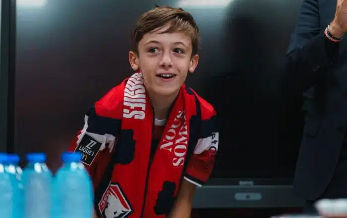 Milan, jeune gar&ccedil;on hospitalis&eacute; mis &agrave; l'honneur pendant LOSC - ESTAC Troyes.