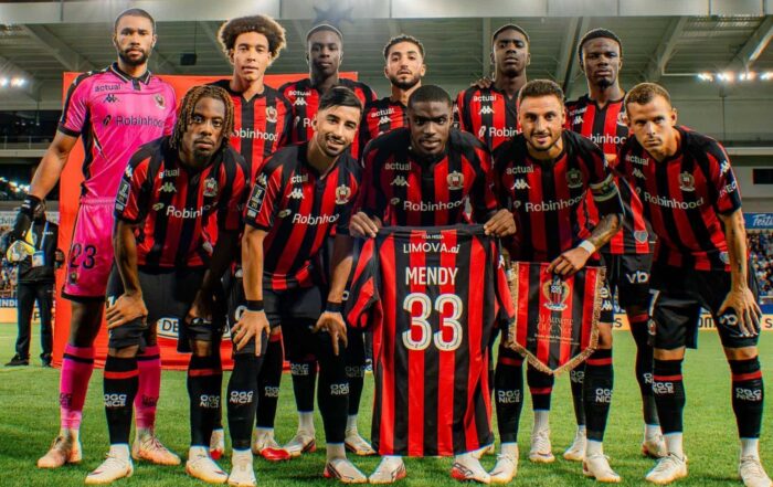 Les joueurs de l'OGC Nice au soutien d'Antoine Mendy, bless&eacute;.