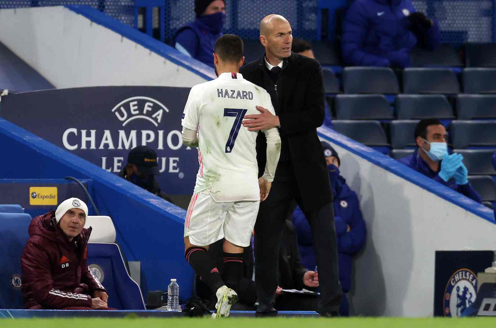 LONDON, ENGLAND - MAY 05: Eden Hazard of Real Madrid interacts with Zinedine Zidane, Head Coach of Real Madrid as he leaves the pitch during the UEFA Champions League Semi Final Second Leg match between Chelsea and Real Madrid at Stamford Bridge on May 05, 2021 in London, England. Sporting stadiums around Europe remain under strict restrictions due to the Coronavirus Pandemic as Government social distancing laws prohibit fans inside venues resulting in games being played behind closed doors.
