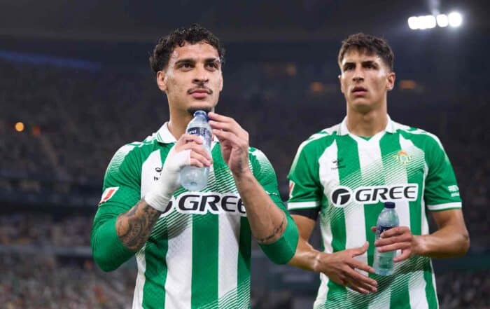 SEVILLE, SPAIN - SEPTEMBER 04: Antony of Real Betis drinks watter prior to the LaLiga EA Sports 2026/27 match between Real Betis Balompie and Real Madrid at Estadio La Cartuja on September 04, 2026 in Seville, Spain.