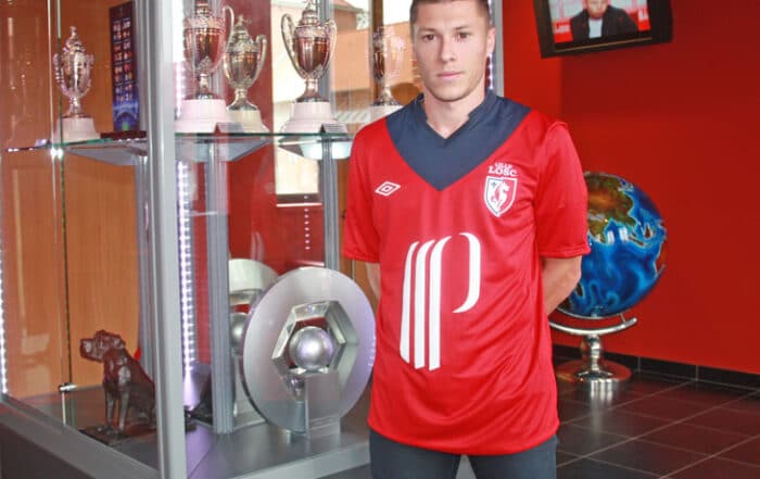 Jonathan Delaplace lors de sa signature au LOSC.