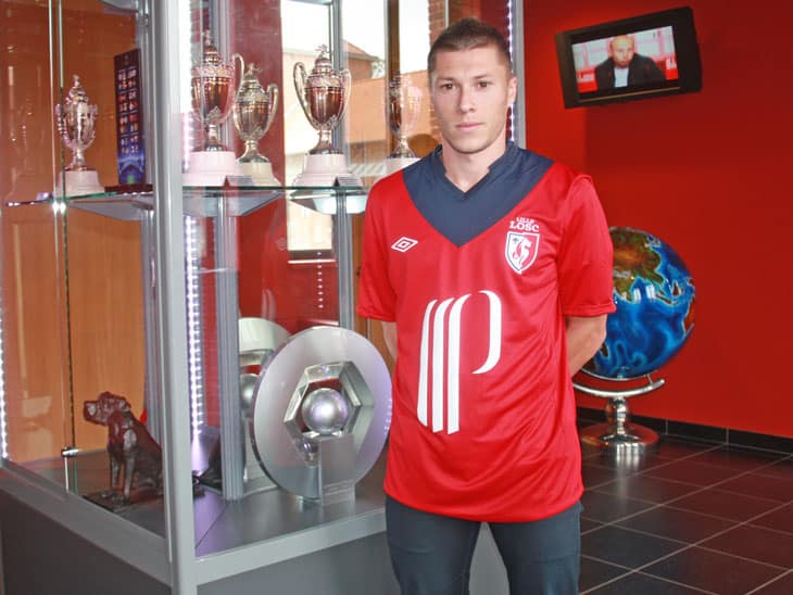 Jonathan Delaplace lors de sa signature au LOSC.