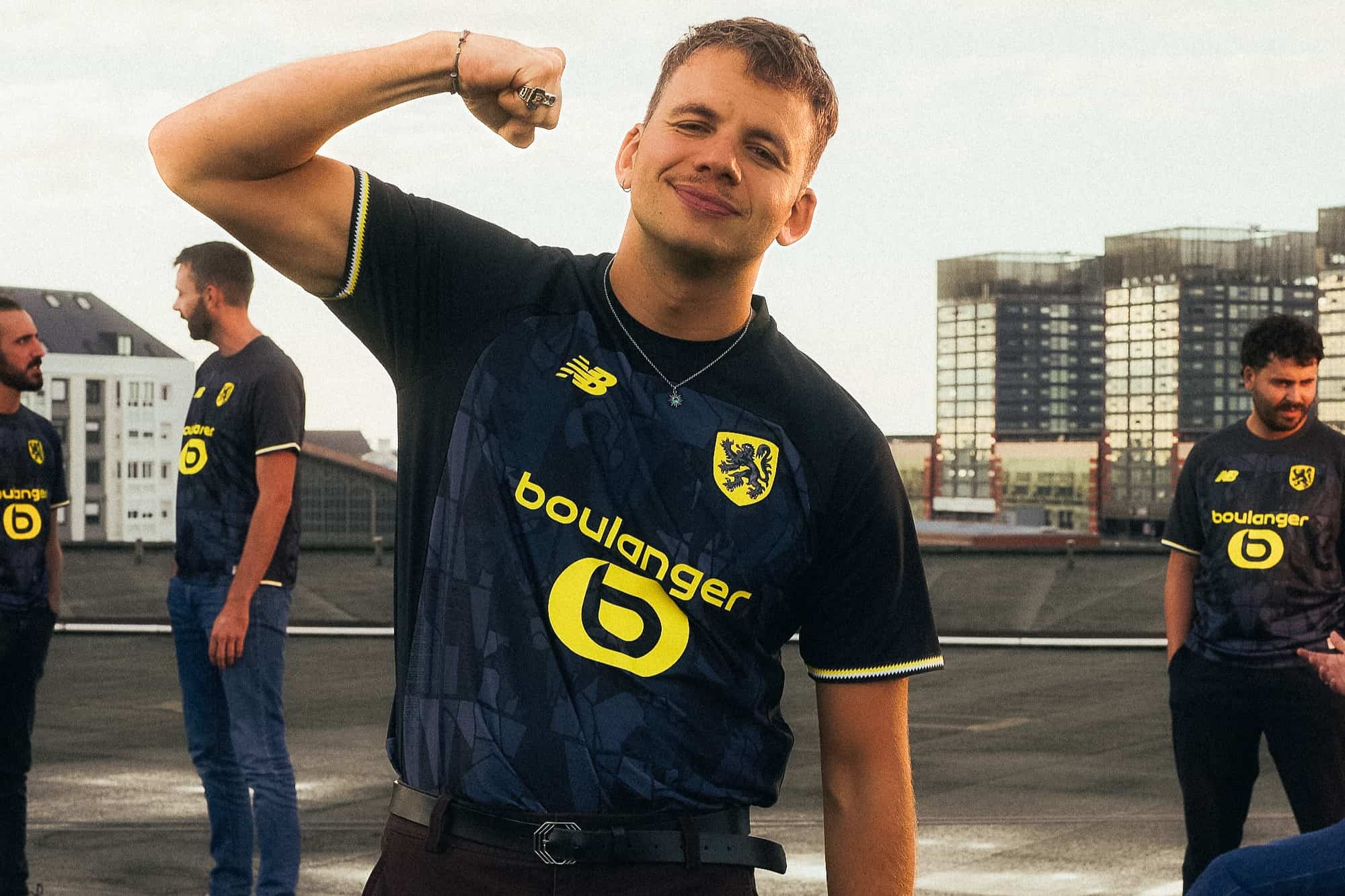 Le rappeur Ben PLG d&eacute;voile le quatri&egrave;me maillot du LOSC.