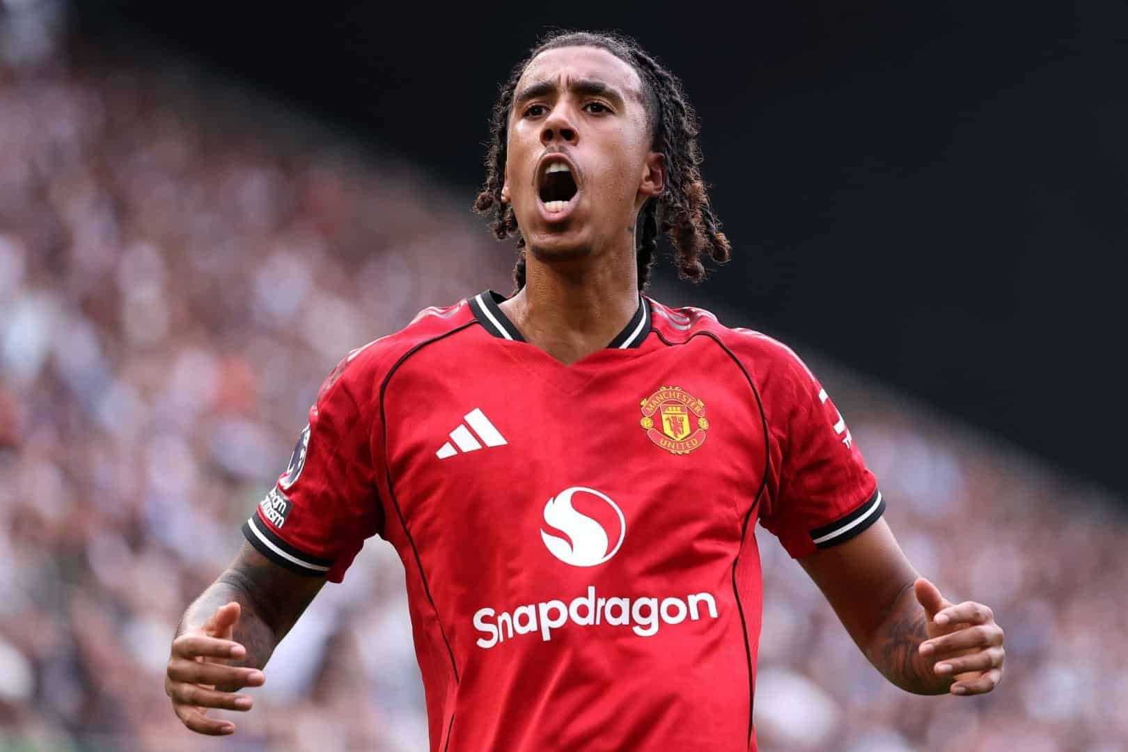 Leny Yoro Leny Yoro, défenseur de Manchester United formé au LOSC.