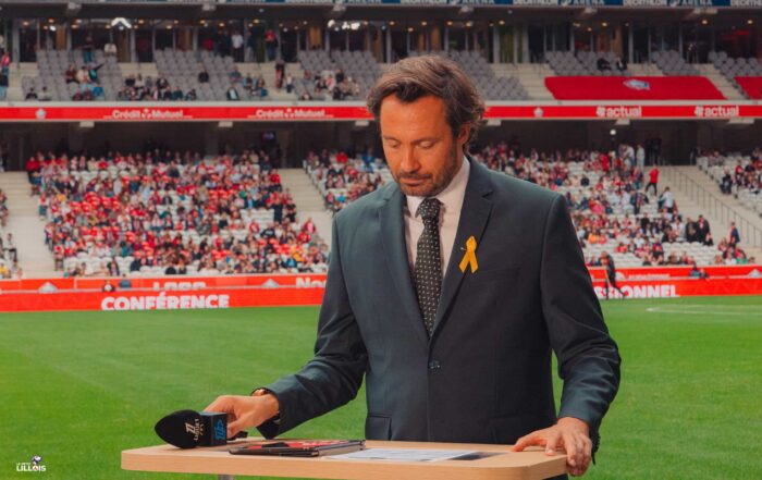 Ligue 1+, plateforme qui diffuse l'int&eacute;gralit&eacute; des joutes de Ligue 1, et son journaliste Timoth&eacute; Maymond.