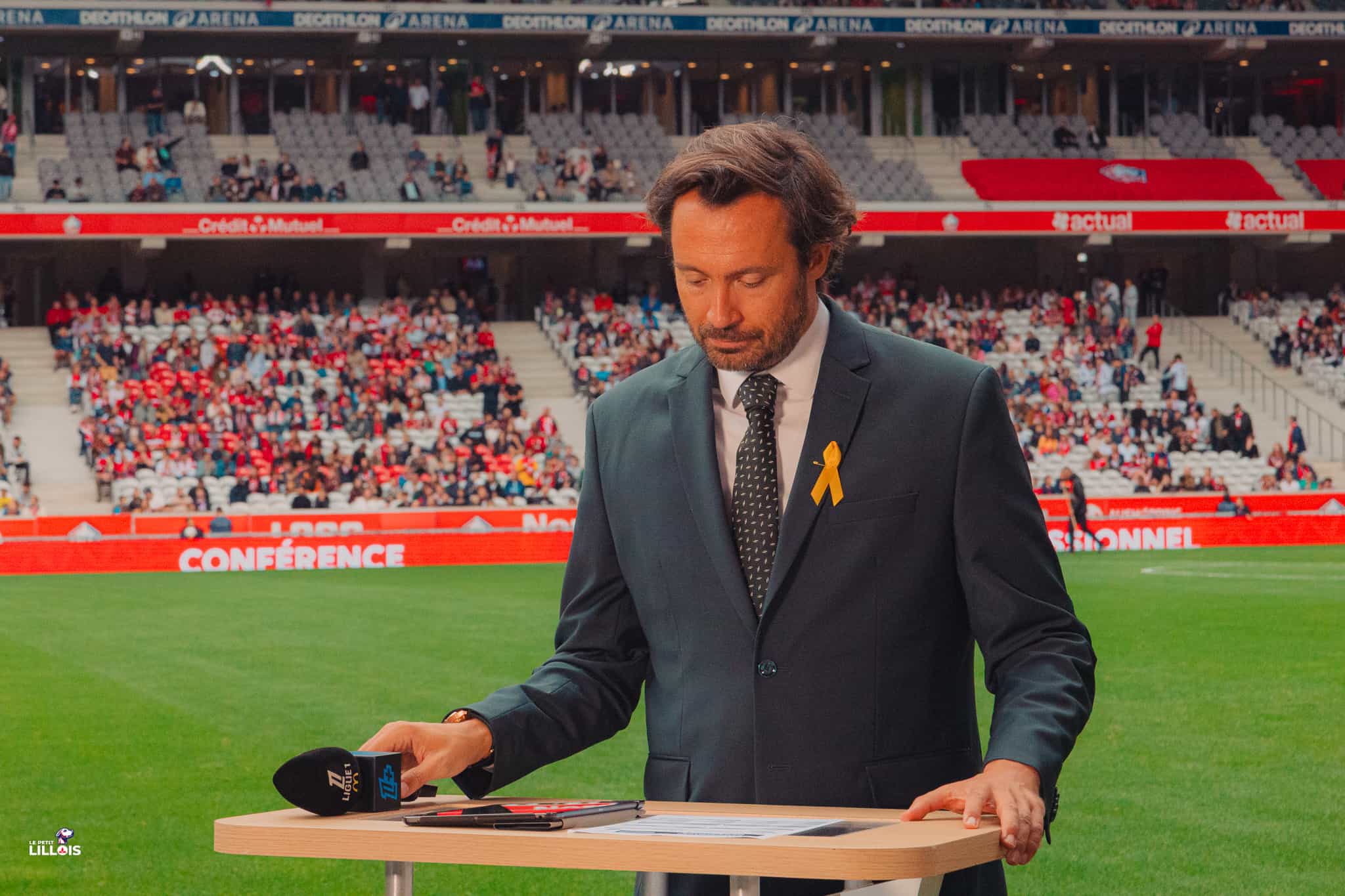 Ligue 1+, plateforme qui diffuse l'int&eacute;gralit&eacute; des joutes de Ligue 1, et son journaliste Timoth&eacute; Maymond.