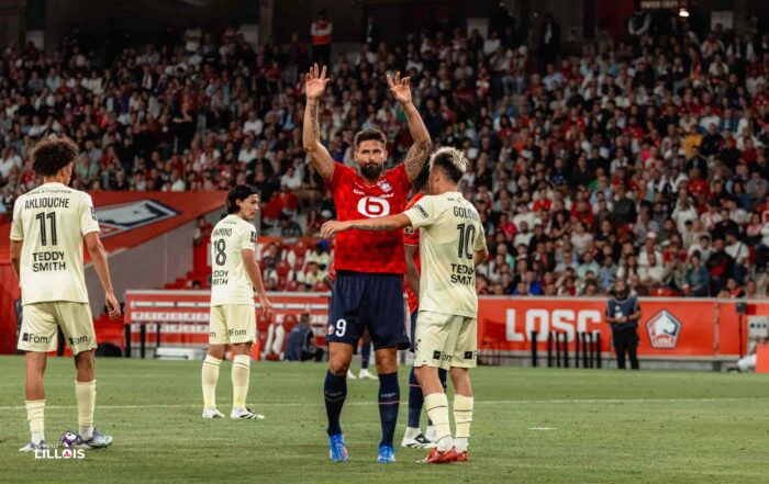 Olivier Giroud, attaquant du LOSC, oppos&eacute; &agrave; l'AS Monaco.
