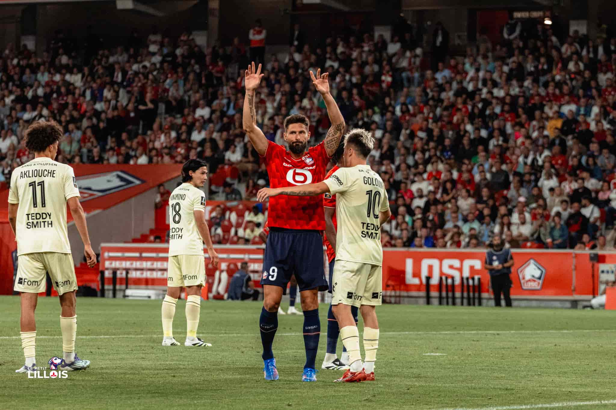 Olivier Giroud, attaquant du LOSC, oppos&eacute; &agrave; l'AS Monaco.