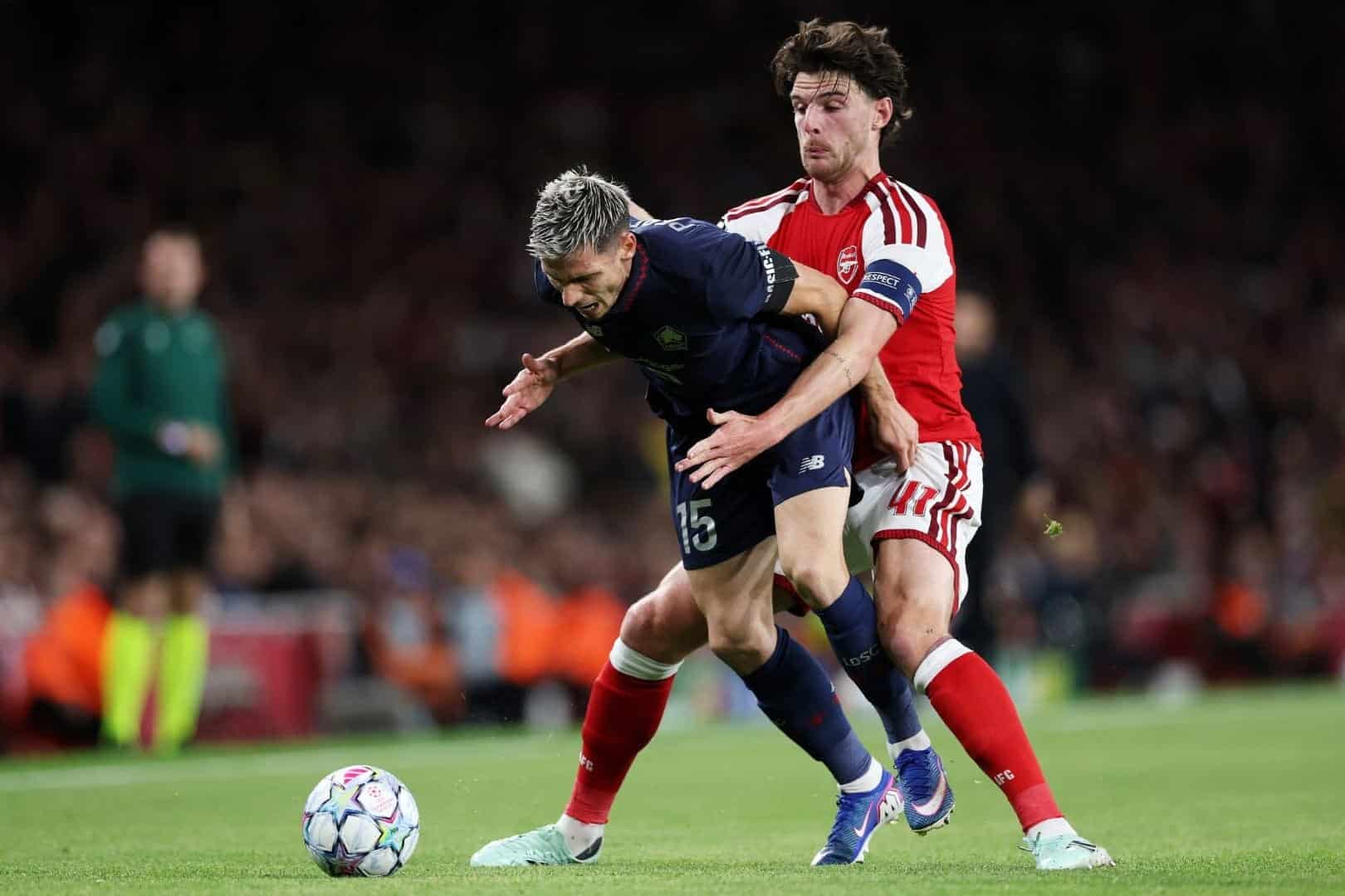 Romain Perraud AFCLOSC Romain Perraud, latéral du LOSC à l'Emirates Stadium.
