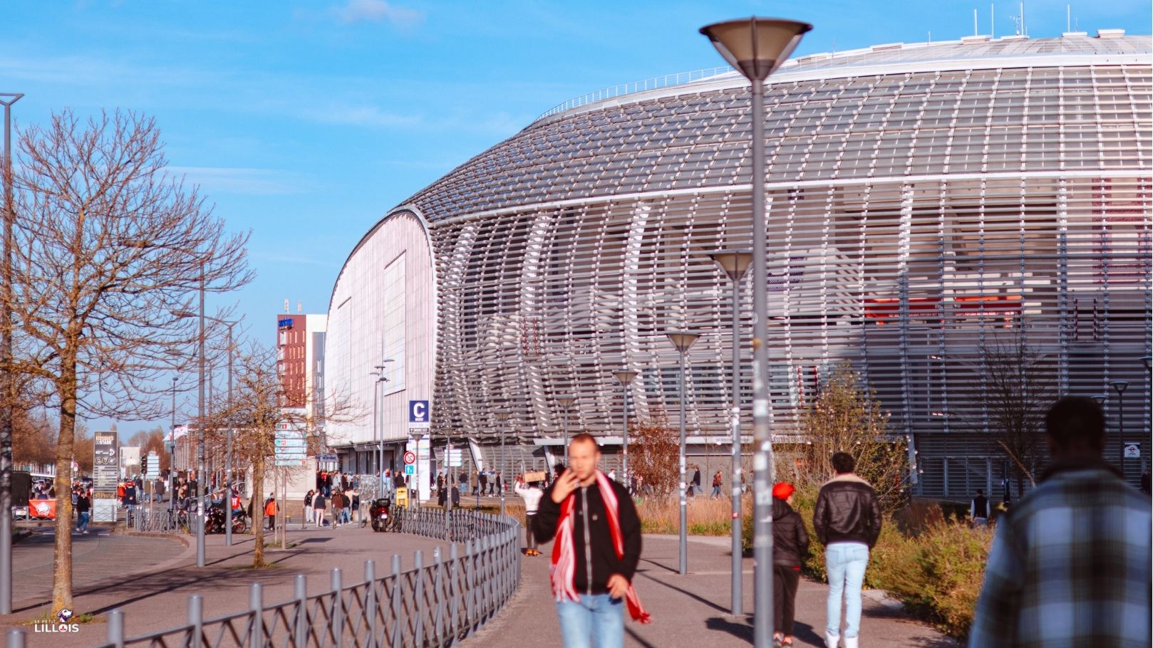 Le Stade Pierre Mauroy vu de l'ext&eacute;rieur.