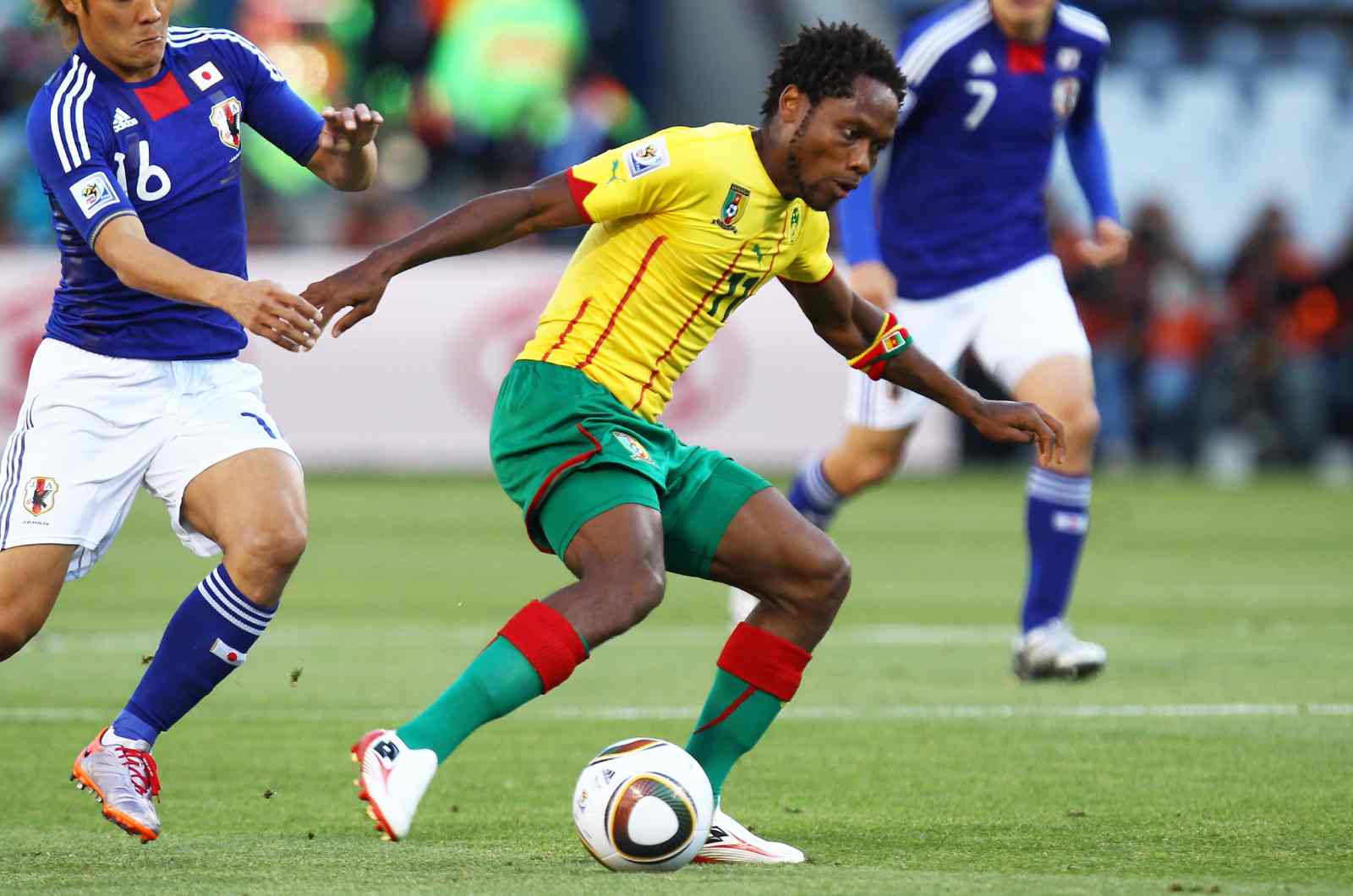 jean ii makoun losc BLOEMFONTEIN, SOUTH AFRICA - JUNE 14: Yoshito Okubo of Japan pressures Jean Makoun of Cameroon during the 2010 FIFA World Cup South Africa Group E match between Japan and Cameroon at the Free State Stadium on June 14, 2010 in Mangaung/Bloemfontein, South Africa.