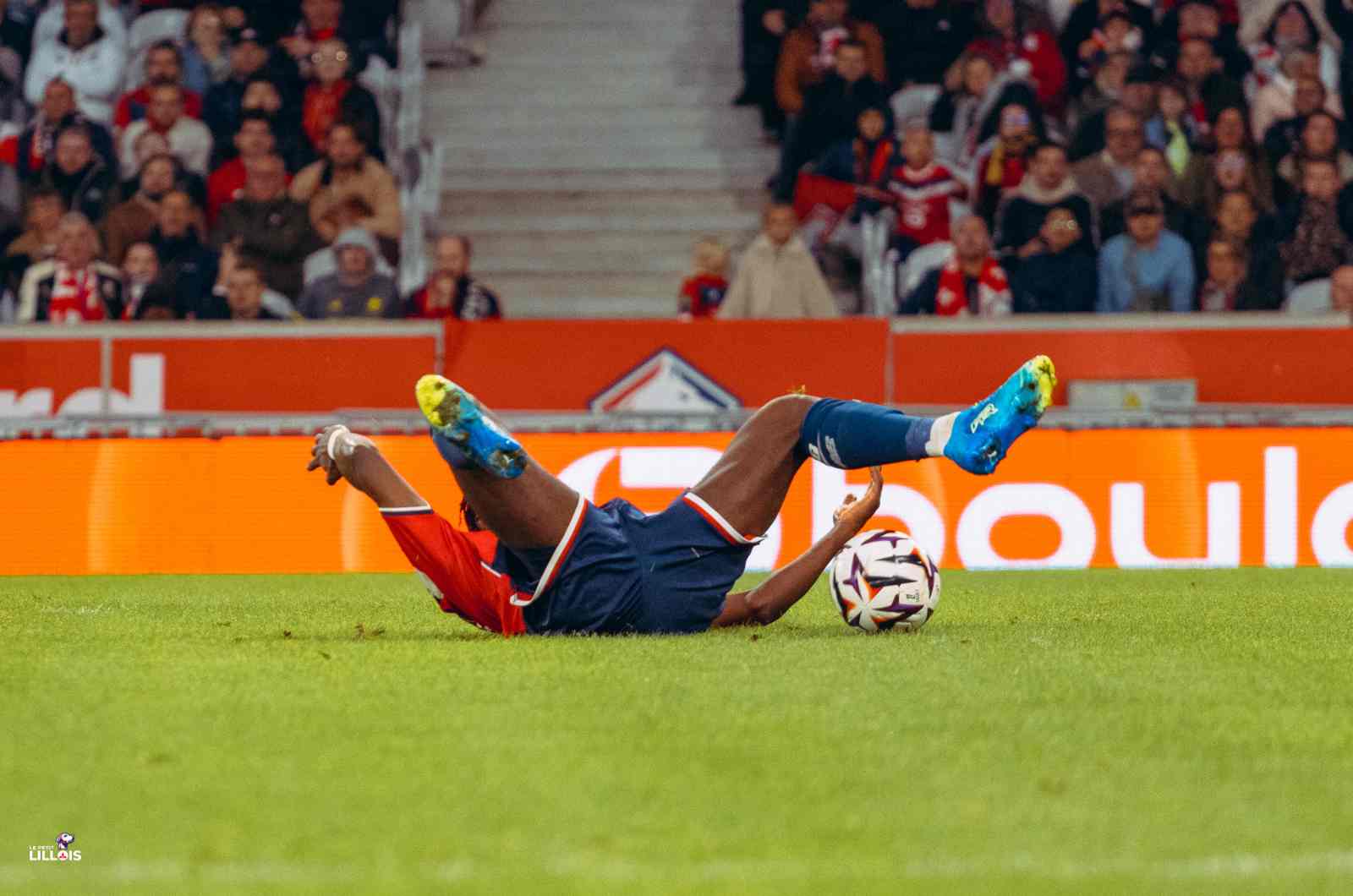 Un joueur du LOSC &agrave; terre.